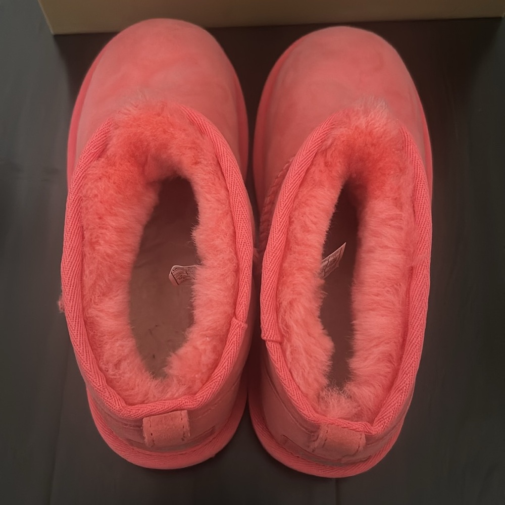 Kids Classic Ultra Mini size 4 Ugg with Box - Picture 2 of 8